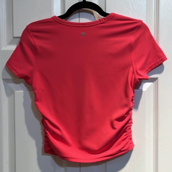 ❤️SOLD❤️Lululemon All It Takes Short Sleeve Shirt Nulu in Lip Gloss Colour - Picture 3 of 9